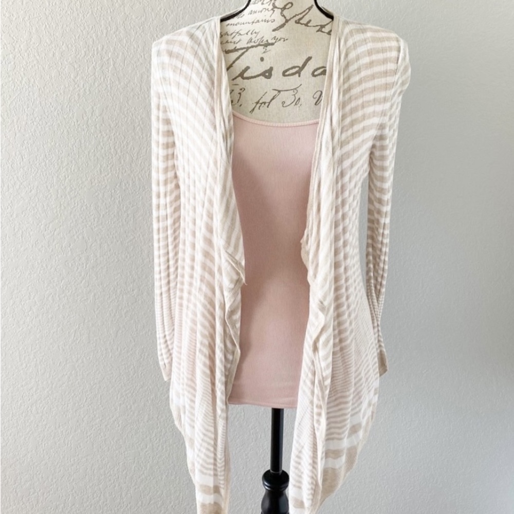 Cache Light Tan And White Cardigan Size Medium Lightweight Material Cozy